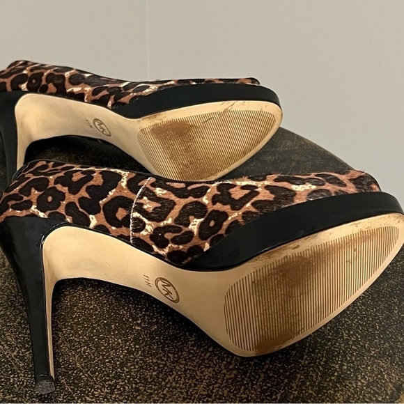 MICHAEL Michael Kors Leopard Print Peep Toe Heels - Picture 4 of 4